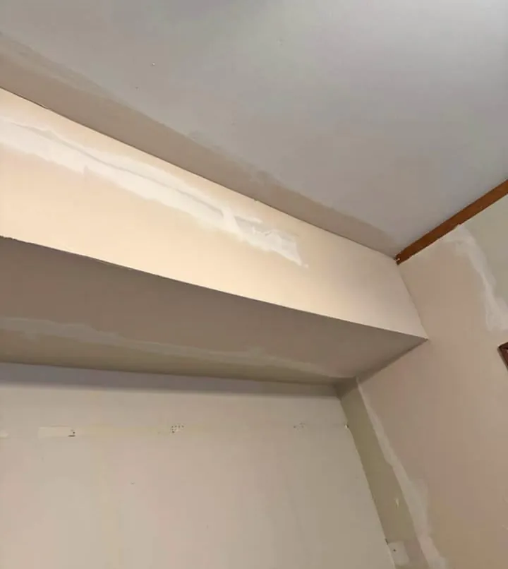Soffit corner finished square against the trim